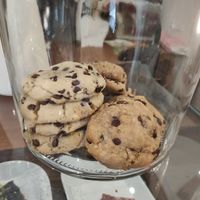 Galletas de avena con mantequilla de cacahuete, plátano y chocolate 🤤 veganas at Sweet36 in Madrid