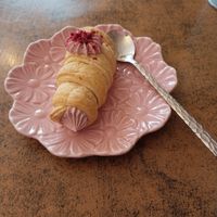 Schaumrolle mit Himbeercreme at Balans Bistro in Bratislava