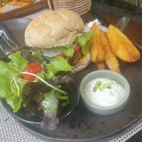 Khảo soi burger - 8.5/10 at Reform Kafe in Chiang Mai