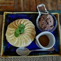 El postre! Panqueques de banana con helado de chocolate at Reform Kafe in Chiang Mai