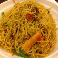 http://www.meetup.com/Meat-Free-Hong-Kong/photos/26395282/ 星州炒米 Fried vermicelli in Singaporean style at Tung Fong Siu Kee Yuen 東方小祇園 in Hong Kong Island