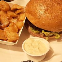 Hamburguesa de quinoa y remolacha. at Bacoa - San Jeronimo in Madrid