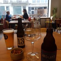 Interior atmosphere and beer at O'YO - Brabantdam in Ghent