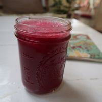 Detox juice for vegan vampires ;) at Cafe Bizarro in Itacare