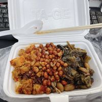 The dishes are quite yummy! Vegan economical rice (choose 3 dishes) for 4sgd at Lian Yuan 莲缘素 in Central Singapore