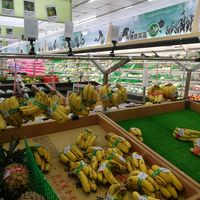 fruit and veg inside the supermarket at Farmers' Market '花蓮市農會超市' in Hualien