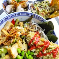 Bowl mit Nummer 16 und Dumpling at 1990 Vegan Living in Berlin