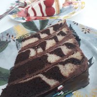 Marble cake and victoria sponge at VIDA Bakery - Online in East London