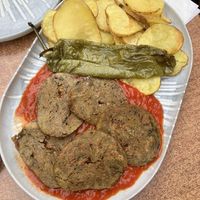 Seitán con salsa de tomate, pimiento y patatas  at El Almirez in Aranjuez