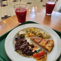 First plate! I had three of these and a soup🤩 at DaTerra - Bom Sucesso Markt in Porto