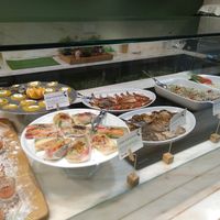 Mostly hot dishes at DaTerra - Bom Sucesso Markt in Porto