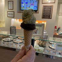 Gelato pistacchio e cioccolato dark  at Vanilla - Creams & Fruits in Turin