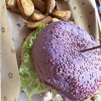 Ho preso il panino del mese Bloom Burger davvero davvero buono! Il personale super gentile e disponibile!  at Flower Burger in Turin