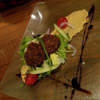Red beet patties with hummus at Rote Rübe in Oberndorf In Tirol