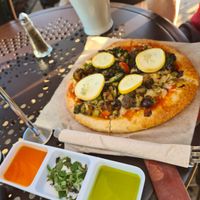 vegan pizza at Urth Caffe in Laguna Beach