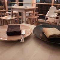 Brownie und Apfelstrudel at Veganel in Nuremberg