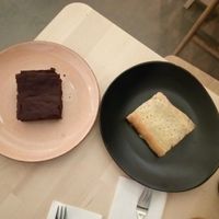 Brownie und Apfelstrudel at Veganel in Nuremberg