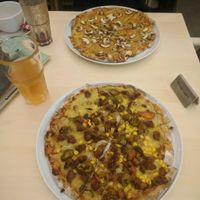 Pizza Mexicana & Pizza Funghi at Veganel in Nuremberg