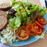 Salad with herbal baguette at Veganel in Nuremberg