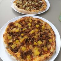 Pizza Hawaii & Pizza Bavaria at Veganel in Nuremberg