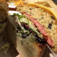 Hamburguesa clásica con queso vegano at Cebrian in Zaragoza