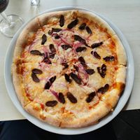 Vegan chorizo pizza at Pizza Paco in Barcelona