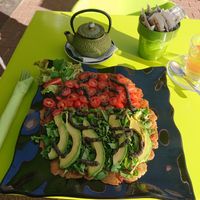 Amazing vegan flatbread with avocado, cherry tomatoes and olive paté at Gelatomania in Gran Canaria