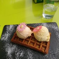 Beautiful vegan waffles with mango and clementine sorbets at Gelatomania in Gran Canaria