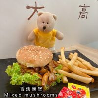 Mixed mushrooms burger at Greendot - Bugis Junction  in Central Singapore