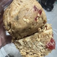 Valge kirju koer  at Karu Talu Šokolaad  in Tallinn