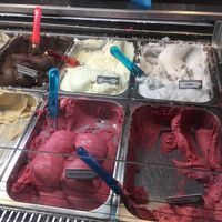 5 vegan ice cream choices (back 3 and front 2 tubs on right hand side) at Carrello del Gelato in Wellington