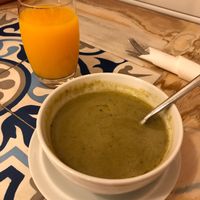 Sopa de brócolos  at Graça 77 in Lisbon