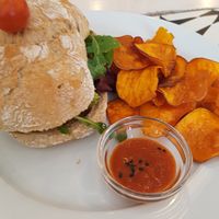 Burger with sweet potato chips at Graça 77 in Lisbon