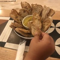 Guacamole com pão torrados  at Graça 77 in Lisbon