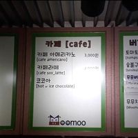 The display menut at Moomoo Burger & Smoothie in Busan