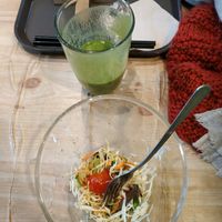 No me pude contener de comerlo antes de sacar la foto! Super riquisimo! at Moomoo Burger & Smoothie in Busan