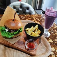 套餐 at Moomoo Burger & Smoothie in Busan