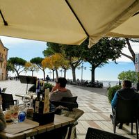 lakefront view at Il Giardino delle Rane in Garda