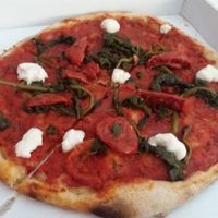 pizza = sundried tomatoes + spinach + vegan cheese at La Mezcla in Barcelona