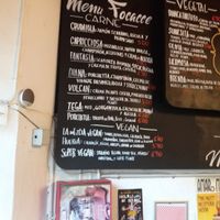 the menu. the left half is for focaccias, the right half for pizzas. Both have both ovolacto (6+) and vegan options (3) at La Mezcla in Barcelona