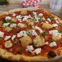 pizza = artichoke + vegan cheese at La Mezcla in Barcelona