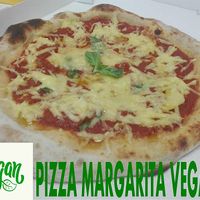 Dear friends of La Mezcla Barcelona, ​​do not forget to try our delicious 100% handmade vegan pizzas, and above all our local pick-up promotion until March 31, 2019
Pizza Marg at La Mezcla in Barcelona