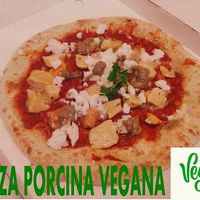 Pizza Porcina vegana at La Mezcla in Barcelona