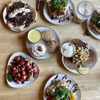 All the Breakfast we had (I shared the Peanut butter bread and the sweet Pancakes 🥞...so delicious 😍) at Madam Bakster in Ghent