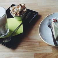 Naomi Taart & Hazelnut Milk Hot Chocolate at Madam Bakster in Ghent