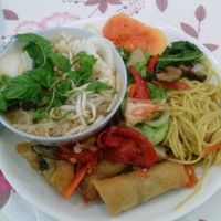so many buffet choices at Khouadin Vegetarian in Vientiane