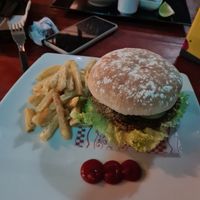 Burger - not recommended at Lazy Cat in Minca