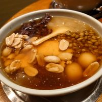 You can choose as many toppings as you like for 770 yen at Tokyo Mamehana Kobo in Tokyo