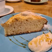 Vegan banana cake with Tofu cream at Yidaki Cafe in Kobe