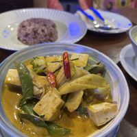 thai red curry vegetable and tofu, amazing♥️ staff were so lovely and helpfull  at Yogis Spicy in Bangkok